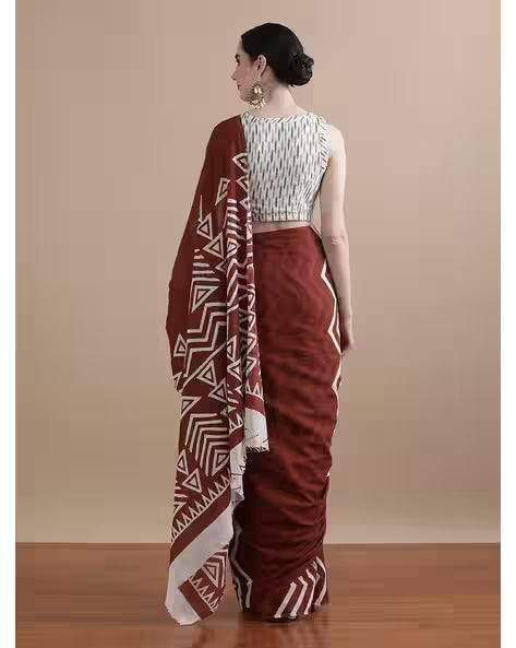 Women Floral Print Pure Cotton Saree Brown