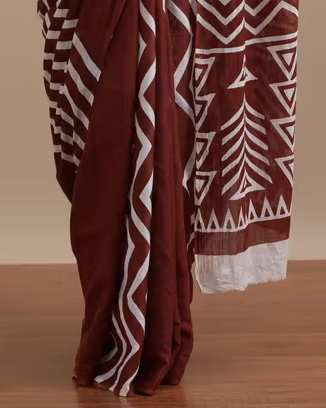 Women Floral Print Pure Cotton Saree Brown