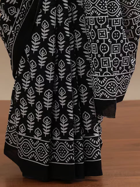 Women Floral Print Pure Cotton Saree Black
